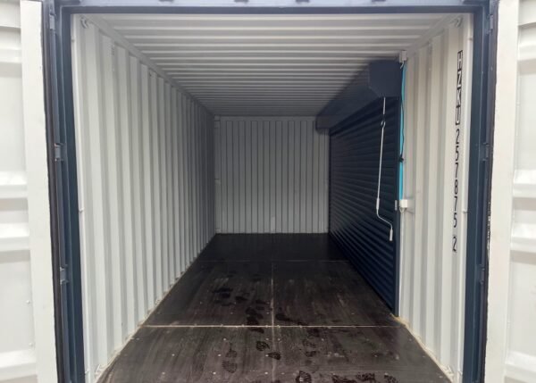 Contenedor de 20 Pies con Persianas y Puerta de Entrada RAL 7016 -C - Image 3