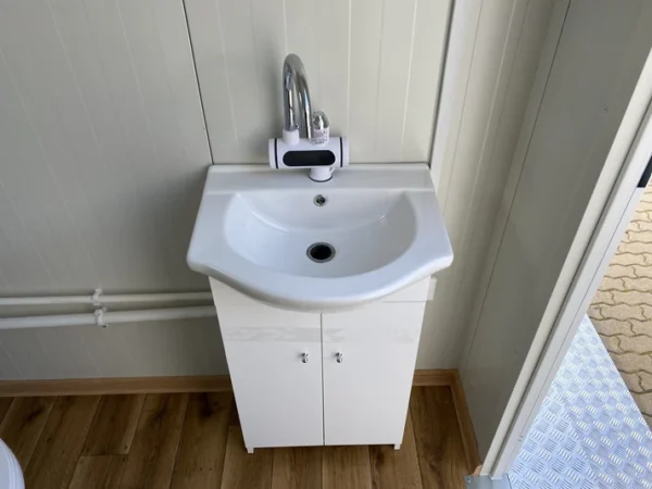 Contenedor sanitario doble con depósito de residuos blanco 3x2 metros - Image 5