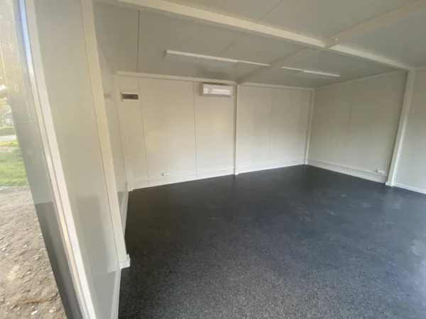 Contenedor de oficina tipo "London" 6,00 x 4,70 m - Image 4