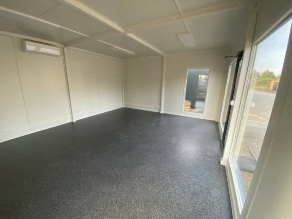 Contenedor de oficina tipo "London" 6,00 x 4,70 m - Image 3