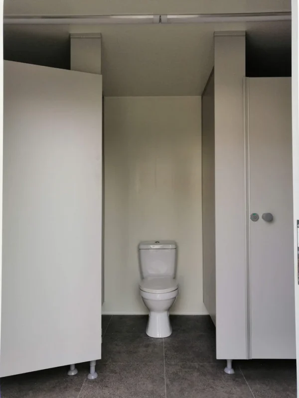 Remolque WC con doble WC 6x2,40 metros. - Image 7