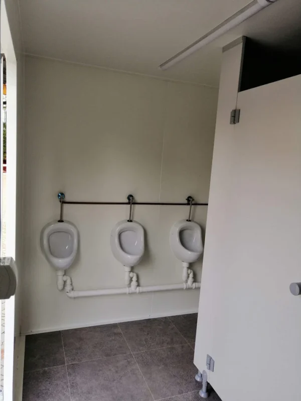 Remolque WC con doble WC 6x2,40 metros. - Image 2