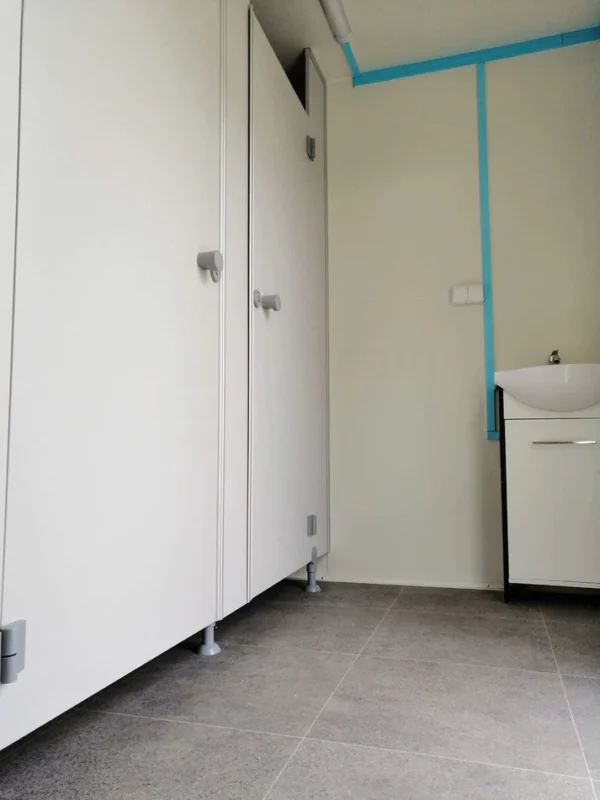 Remolque WC con doble WC 6x2,40 metros. - Image 11