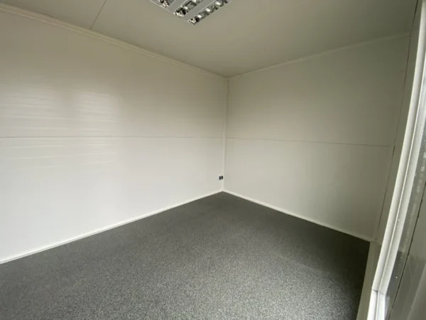 contenedor de oficina 6x2,83 metros con 2 ventanas - Image 4