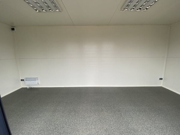 contenedor de oficina 6x2,83 metros con 2 ventanas - Image 7
