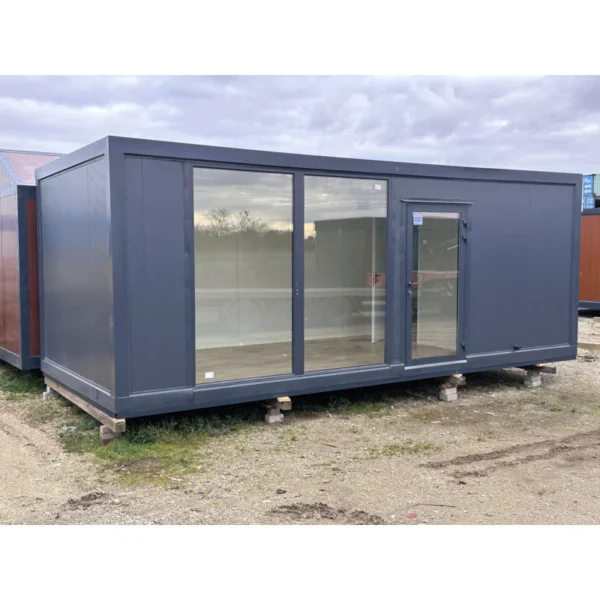 Contenedor de oficina 7x3m grandes vitrinas